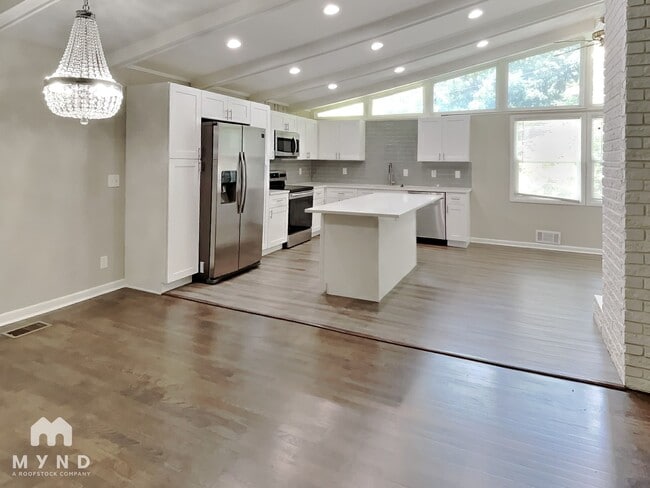 Foto del edificio - 1322 N Cliff Valley Way NE