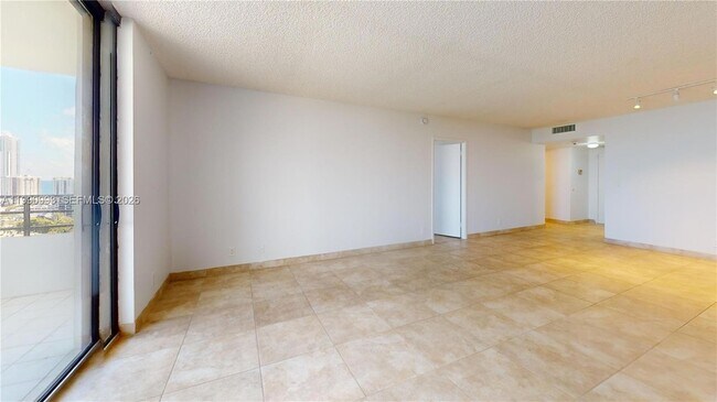 Foto del edificio - 2500 Parkview Dr