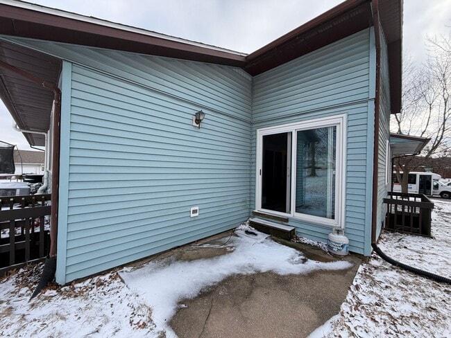 Building Photo - $1,400 | 3 Bedroom, 2 Bathroom House | Pets Negotiable* | Available for an Immediate Move In!