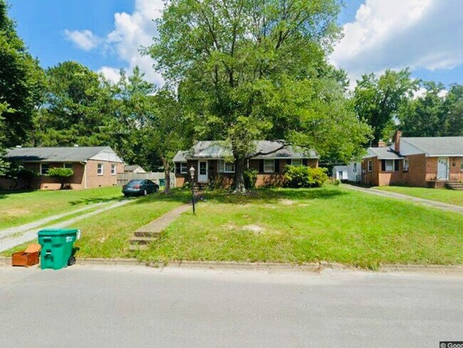 Foto del edificio - Adorable 3bdrm/1bth Brich Rancher Convenie...