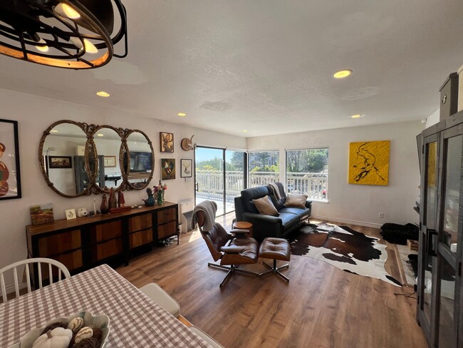 Building Photo - ONE LEVEL ONE BEDROOM TOP-UNIT CONDO IN HE...