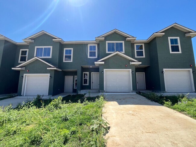 Foto del edificio - 13317 Reid Meadows, Live Oak, TX. 78233