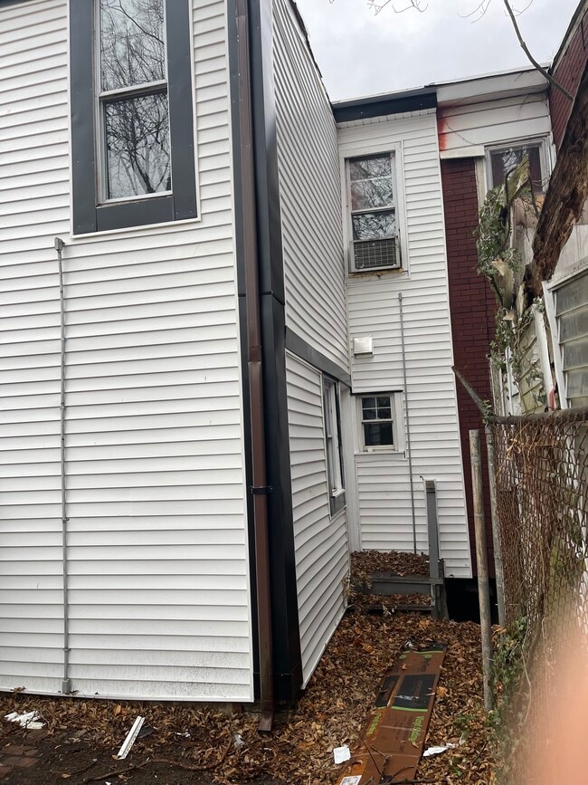 Building Photo - 517 Rev S Howard Woodson Jr Way