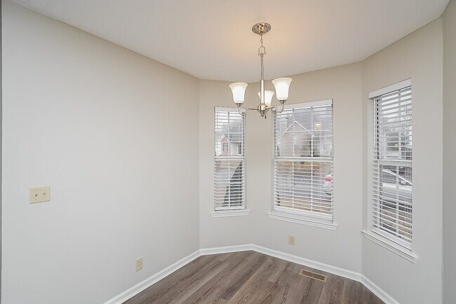 Building Photo - 3925 Calumet Dr