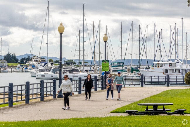 Have an afternoon walk with sailboats in the background at the Marina Bay Park in Marina Bay.
