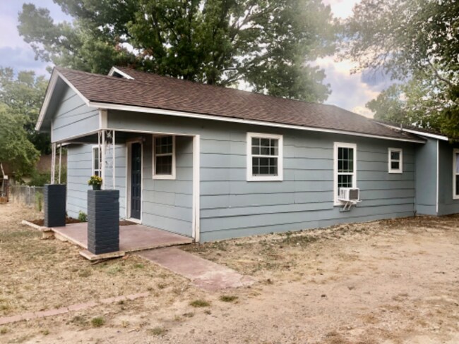 Building Photo - 764 Boenig St