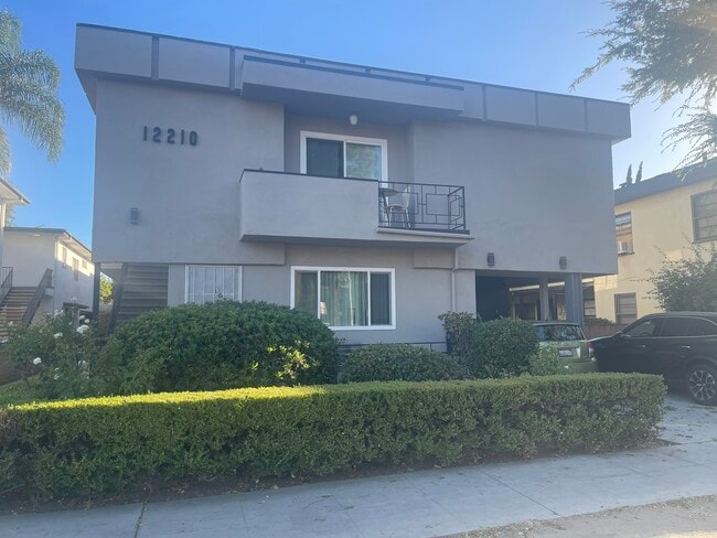 Building Photo - 12210 Magnolia Blvd