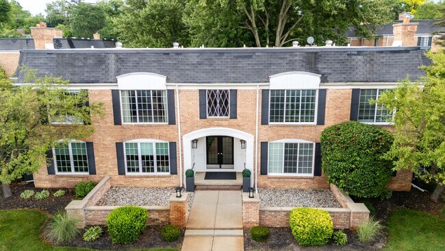 Foto del edificio - 150 E Long Lake Rd