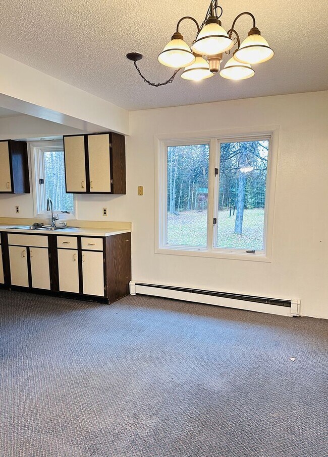 Foto del edificio - North Pole Home for Rent – 2BR, 1.5BA, Det...