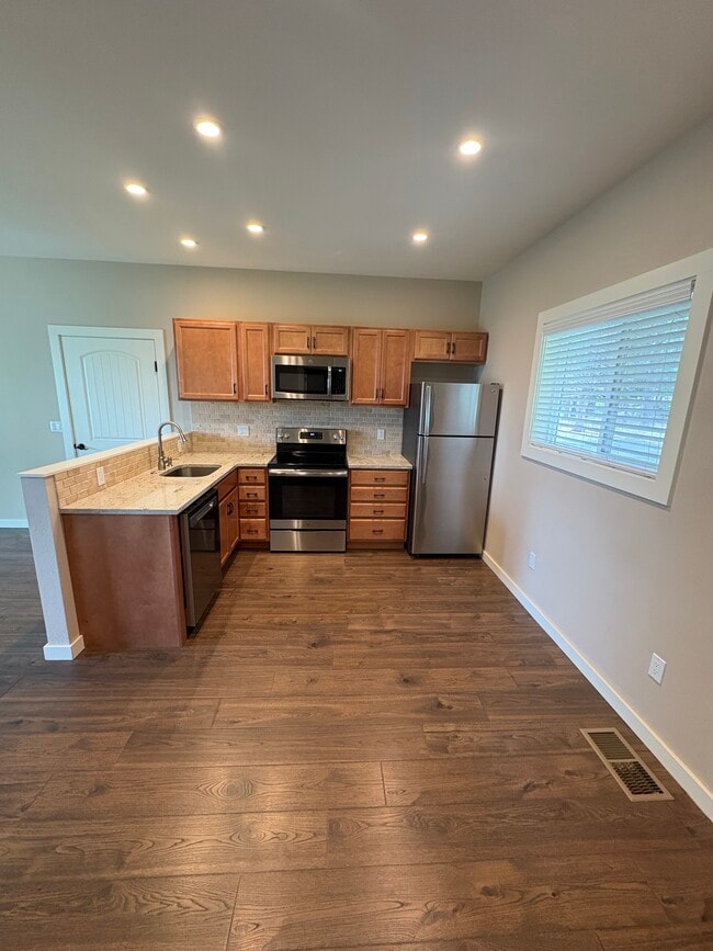 Building Photo - 20620 Pine Vista Dr