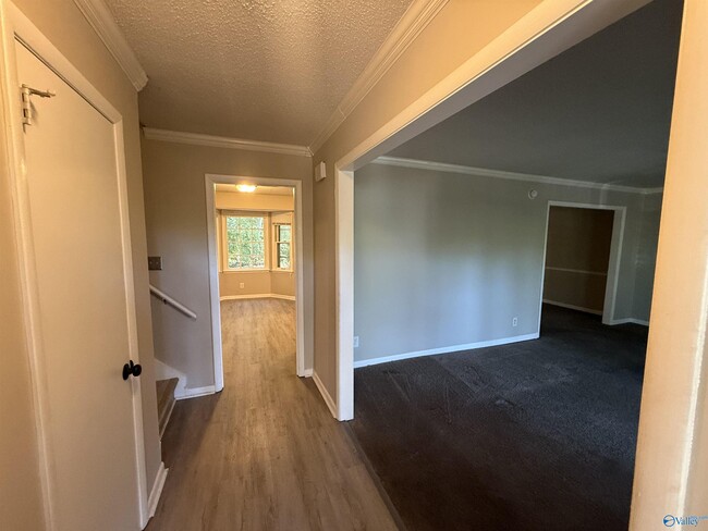 Foto del edificio - 723 Versailles Dr SE