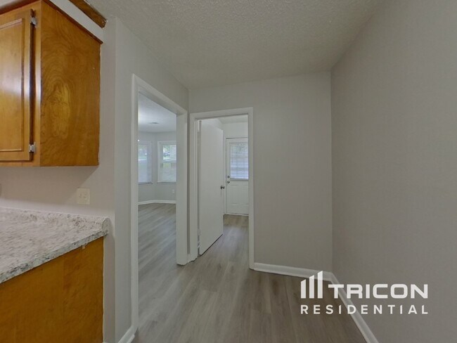Foto del edificio - 225 Holmsbury Rd