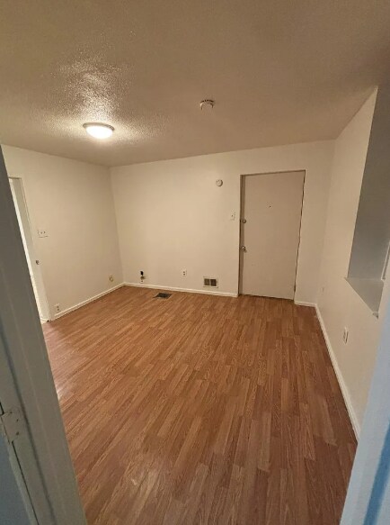 Foto del edificio - 3148 McClure Ave