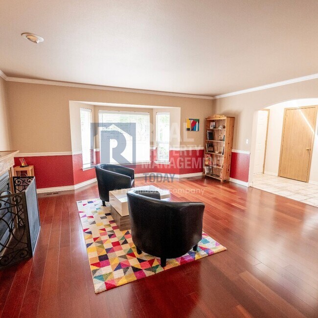 Building Photo - Beautiful 3 Bedroom and 2.5 Bathroom Home!...