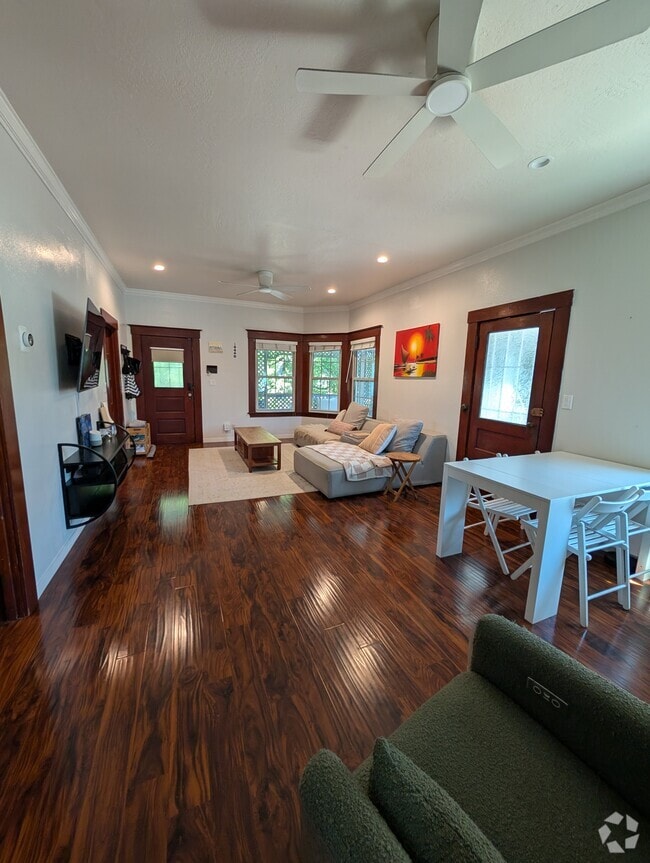 Building Photo - 412 Steele Ln