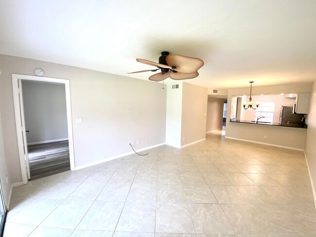 Building Photo - ** BRADSTROM VILLAGE ** 3 BED / 2 BATH CON...