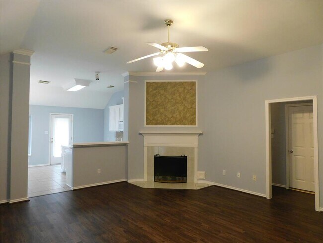 Foto del edificio - 4211 Creek Hollow Ln