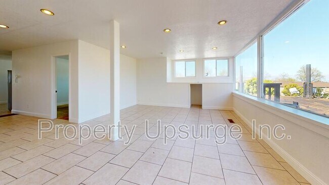 Foto del edificio - 610 W 2nd St