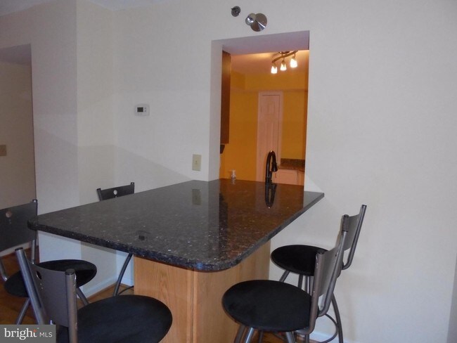 Foto del edificio - 545 E Braddock Rd