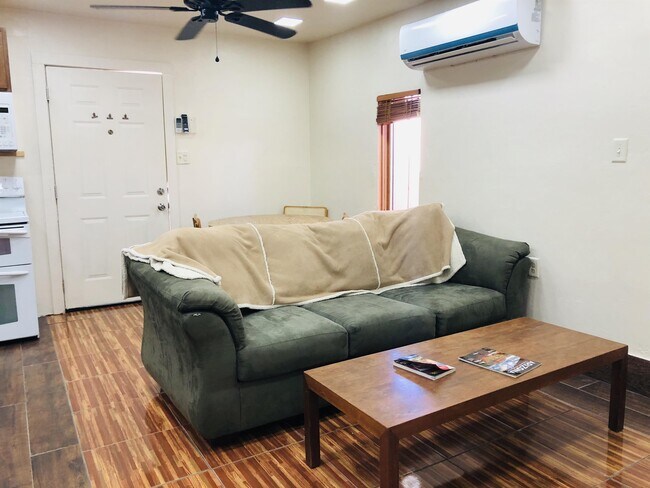 Foto del edificio - 239 W Roger Rd