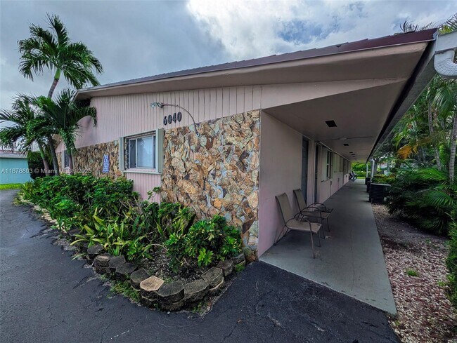 Building Photo - 6040 SW 26th St