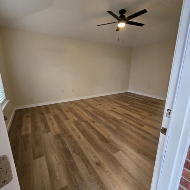 Foto del edificio - 24296 Gemstone Dr