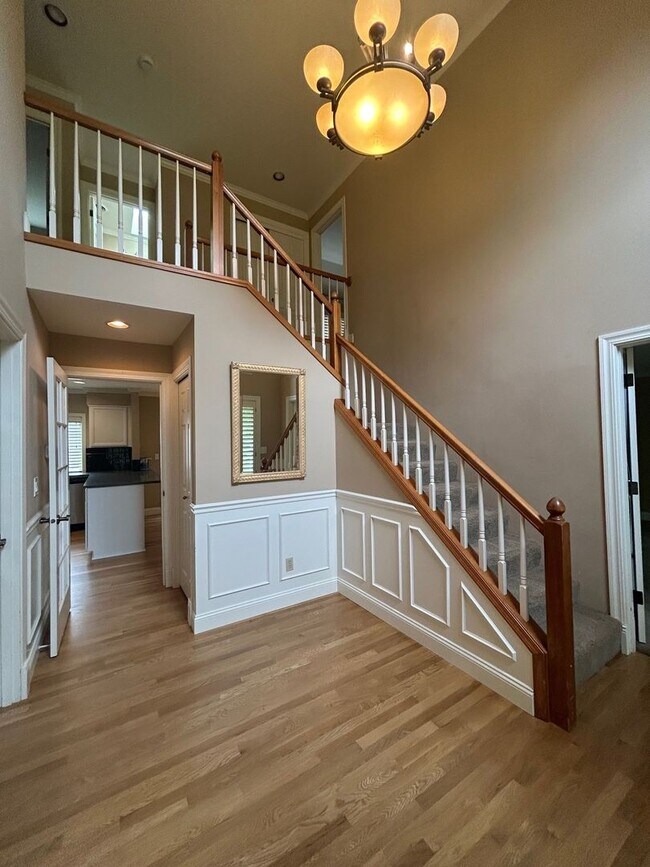 Building Photo - Updated Traditional Home Walking Distance ...