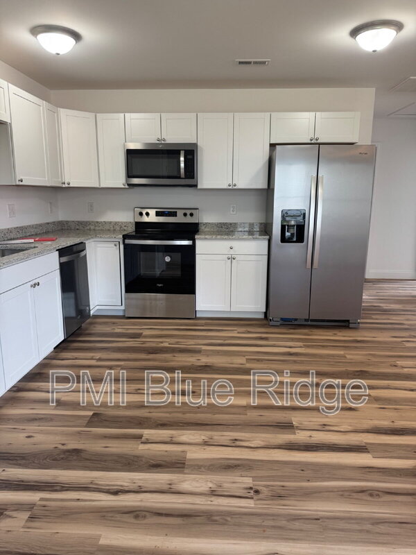 Building Photo - 321 Quinn Hill Ln