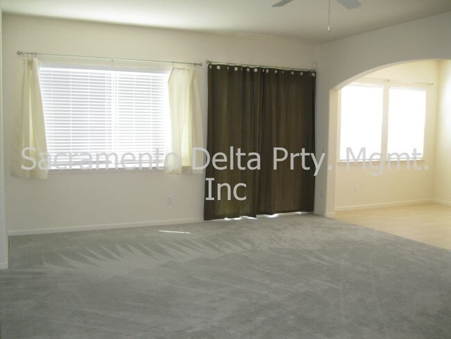 Building Photo - 5876 Da Vinci Way