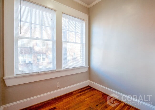 Building Photo - 674 Somerset Terrace NE
