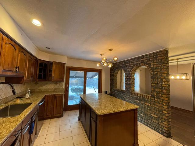 Building Photo - 568 N Plamondon Dr