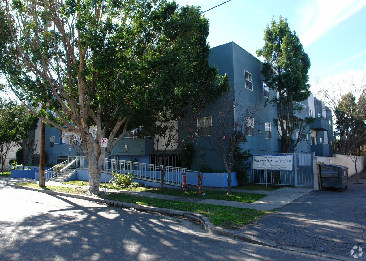 árbol obstruction - Harmony Gates Apartments