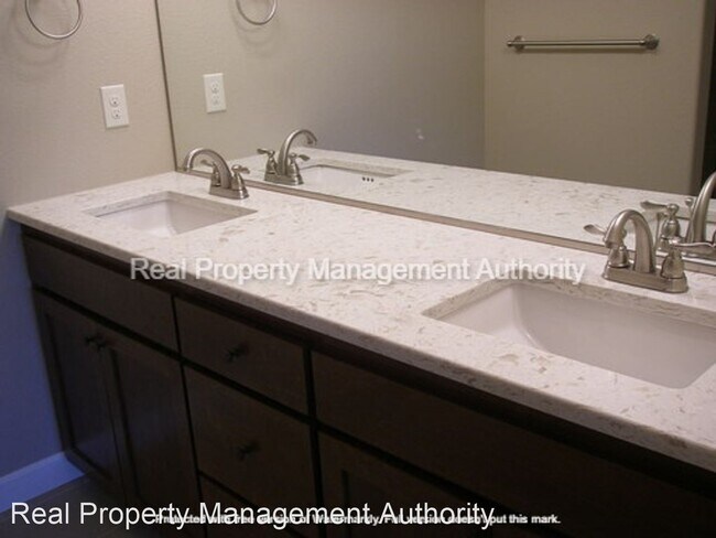 Foto del edificio - 3 br, 2.5 bath House - 1923 NW Sage St.