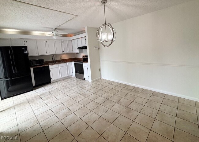Foto del edificio - 5201 Cedarbend Dr