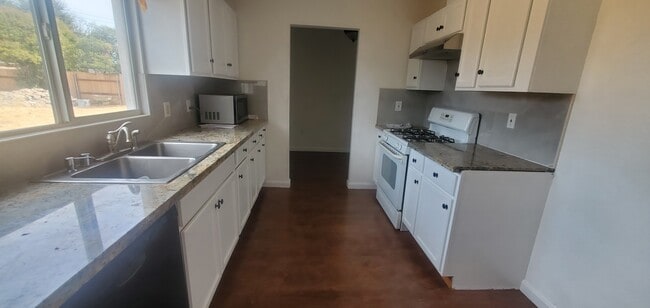 Building Photo - 629 Lee Dr