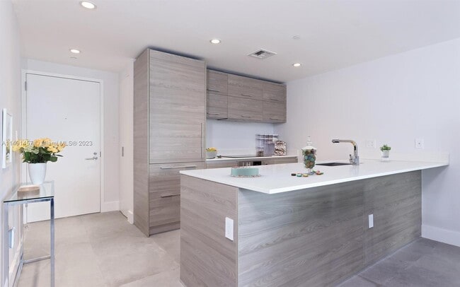 Building Photo - 1300 S Miami Ave