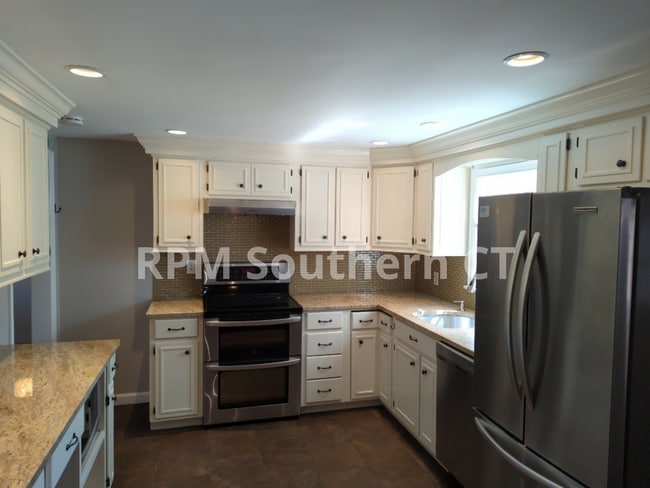 Building Photo - 28 Deerfield Dr