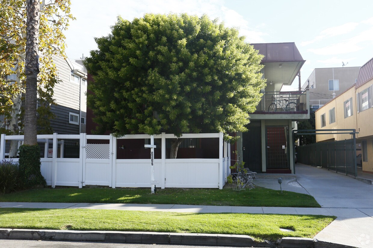 Building Photo - 3632 Clarington Ave