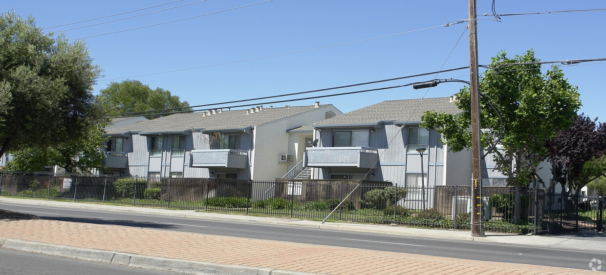 Building Photo - Willowbrook Apartments