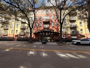 Building Photo - 911 N Orange Ave