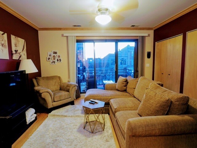 Foto del edificio - 3765 N Racine Ave