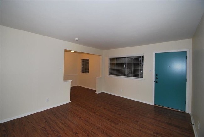 Building Photo - 5004 Live Oak St