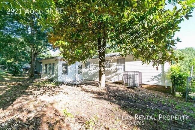 Foto del edificio - 2921 Wood Dr NE