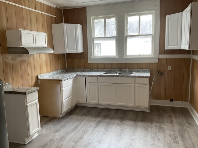 Building Photo - 4305 Byron Ave