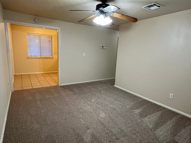 Foto del edificio - Charming Moore Home with Big Backyard!