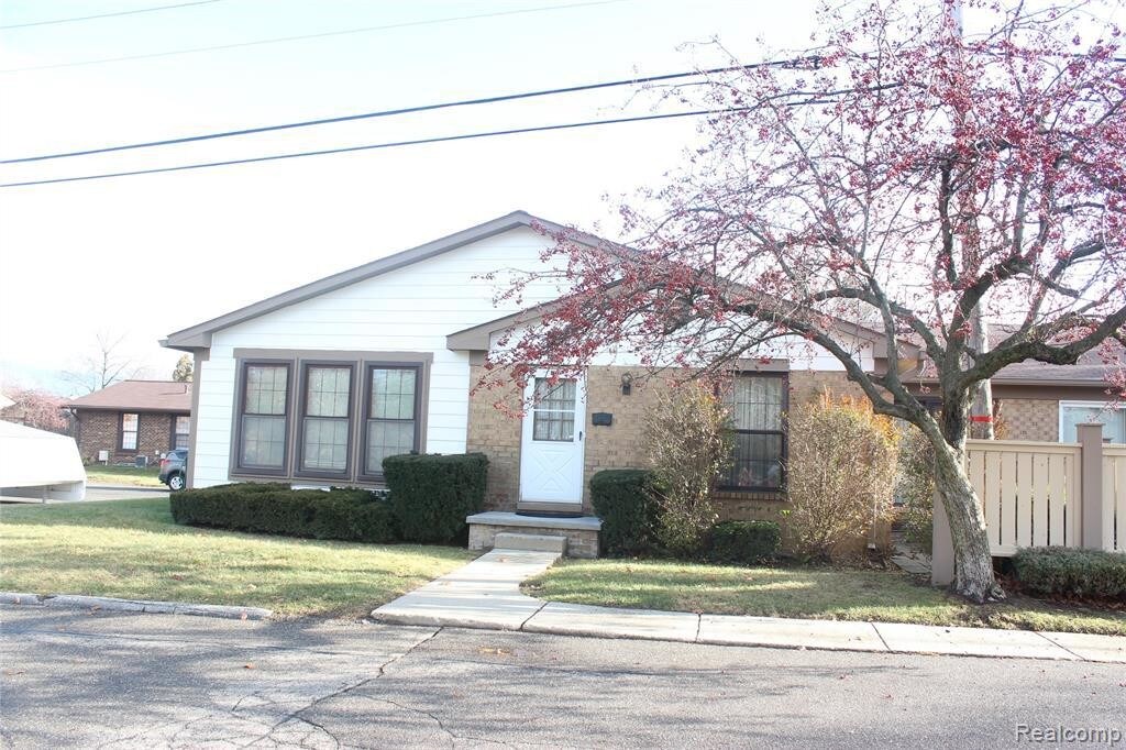 Primary Photo - 2849 Roundtree Dr