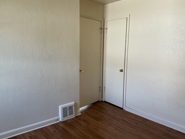 Foto del edificio - 4639 N Sherman Blvd