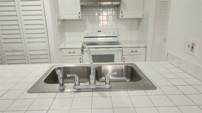 Foto del edificio - 9708 Hammocks Blvd