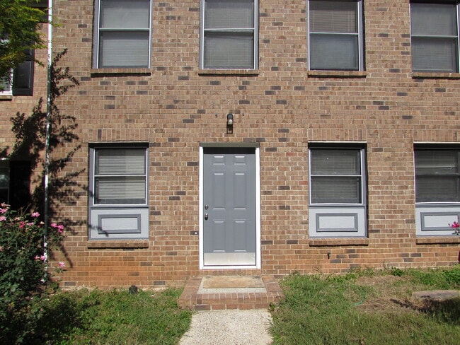 Building Photo - 1759 Twin Brooks Dr SE