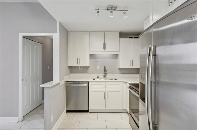 Building Photo - 3060 Pharr Ct N Northwest